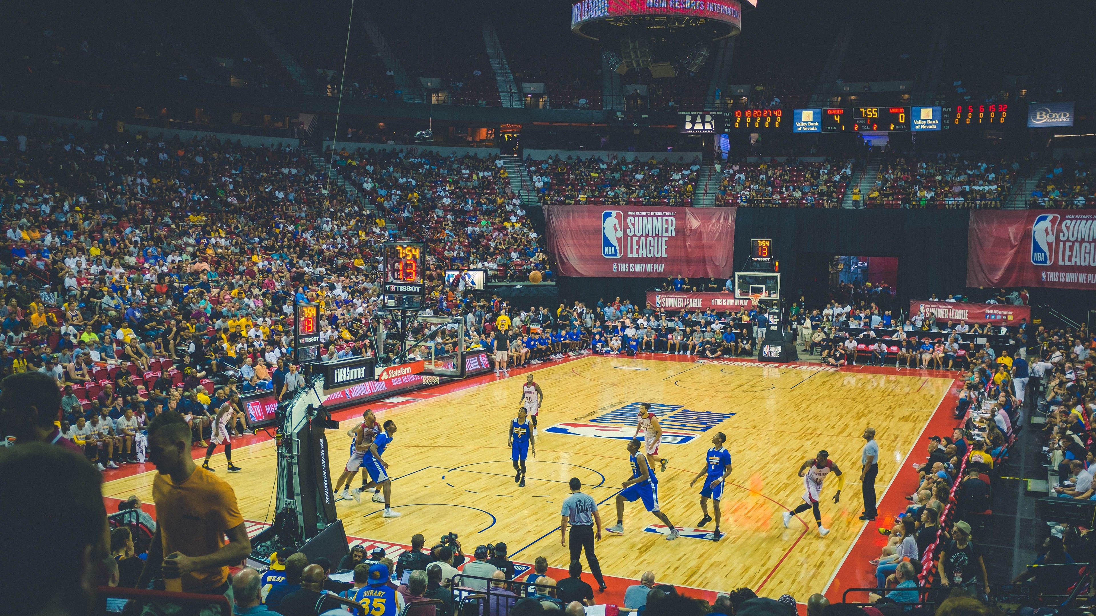 东契奇豪掷500万美元购入定制超跑,球场外的奢华选择引热议